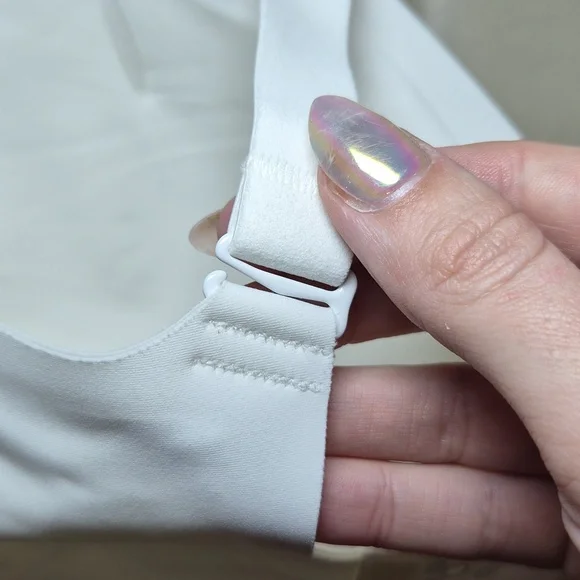 Seamless White Contour Bra - Comfortable Everyday Support - Picture 9 of 10